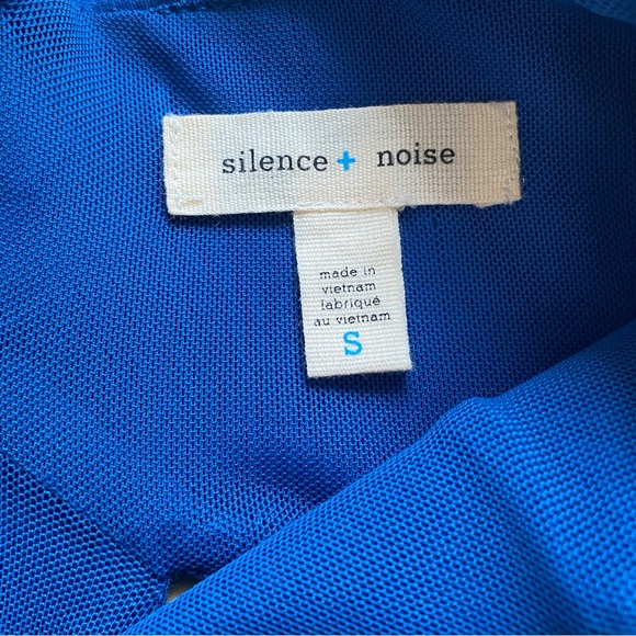 Urban Outfitter Silence + Noise Spring Chic‎ Open Back Fit and Flare Mini Dress - Picture 7 of 10